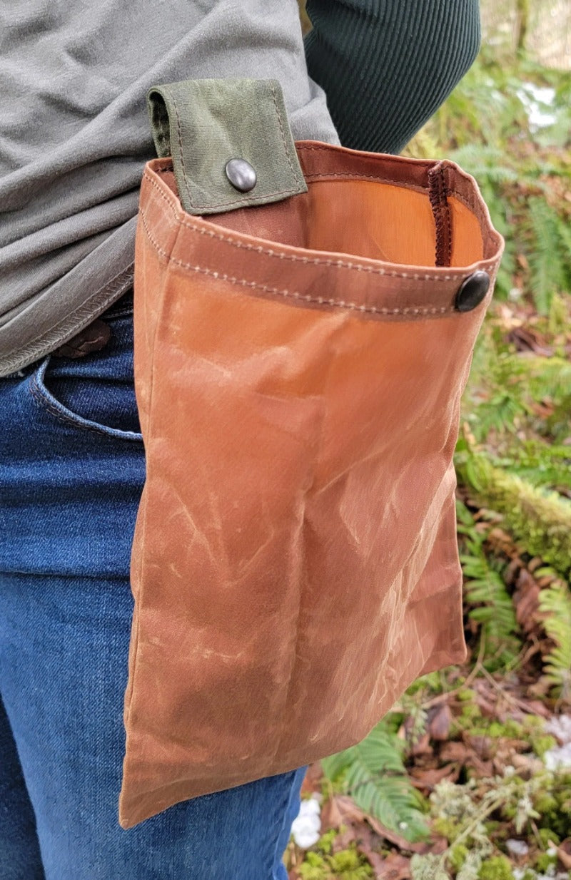 Waxed Canvas Folding Foraging Bag with Durable Design