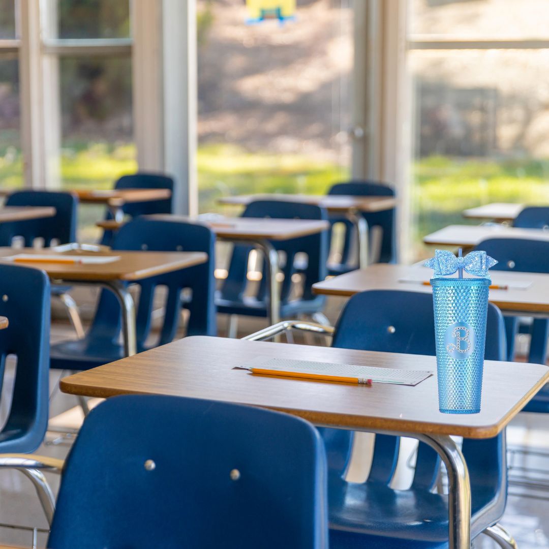 700ml Studded Textured Tumbler With Straw And Decorative Bow