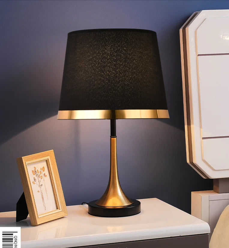 Modern American Retro Style Bedside Table Lamp